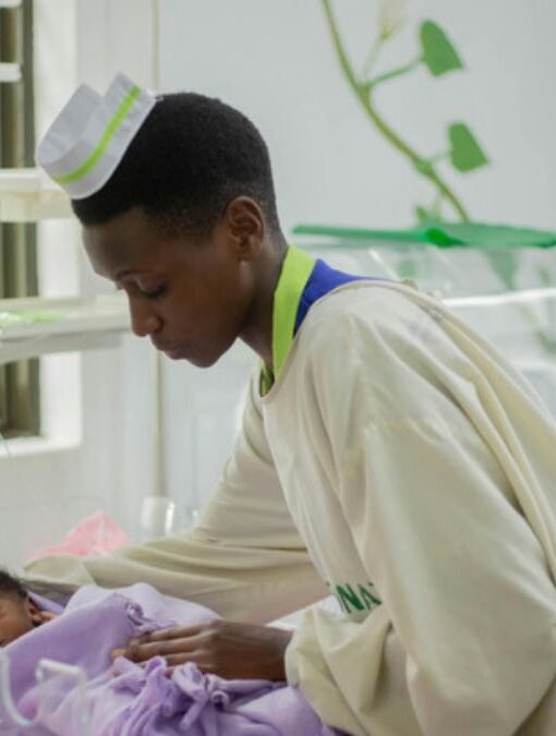 15 Stories Where Human Instinct and Compassion Met to Save Lives