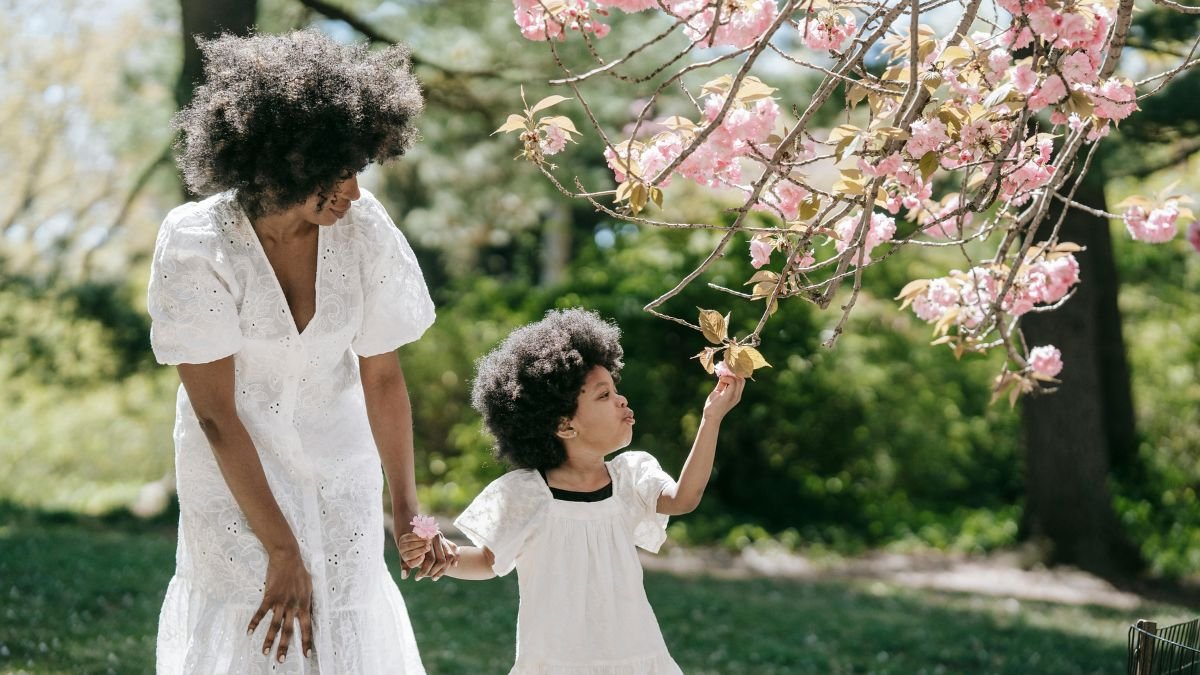 Children who grew up with a parent who never raised their voice but somehow commanded every room often develop a specific understanding of authority. They learn that real power never needs to announce itself