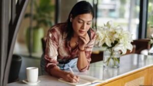 Psychology Explains Why Some People Prefer Human Interaction Over Self-Checkout