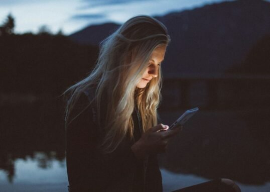 Psychology says people who over-research every purchase are quietly exhausting themselves — and it's probably sabotaging the choices that actually matter