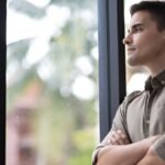 Psychology says people who’ve learned to need very little from others aren’t emotionally unavailable