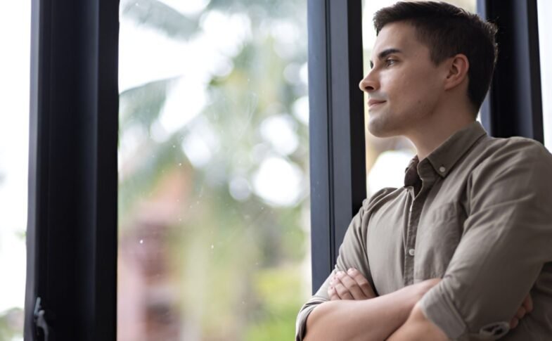 Psychology says people who’ve learned to need very little from others aren’t emotionally unavailable